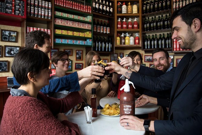 Barcelona Wine and Gourmet Tapas Tour - Walking into L’Antiga Esquerra de l’Eixample