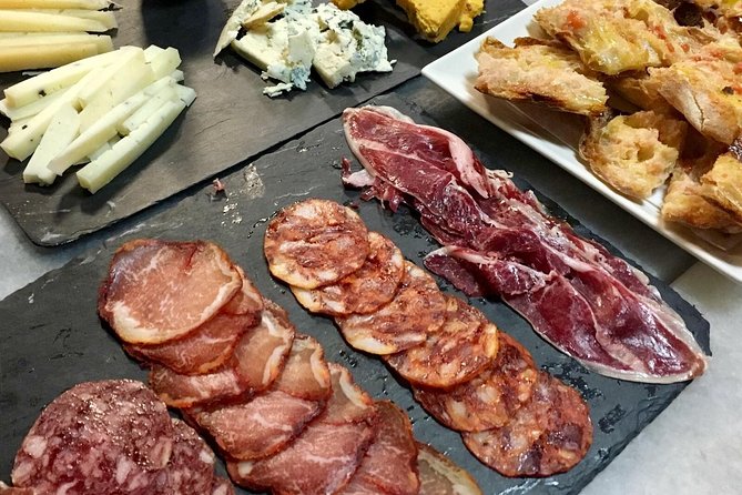 Barcelona Wine and Gourmet Tapas Tour - Wine, service, and the pace of the evening