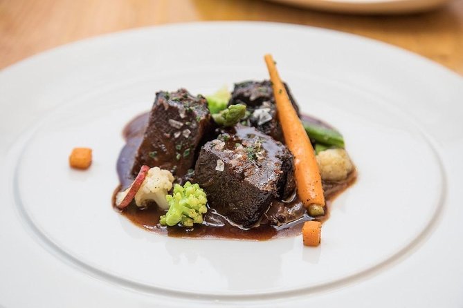 Barcelona Wine and Gourmet Tapas Tour - A social way to meet Barcelona over dinner