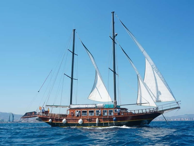 Barcelona: Wooden Boat Sailing with Tapa and Welcome Drink - The 90-minute route and what you actually see