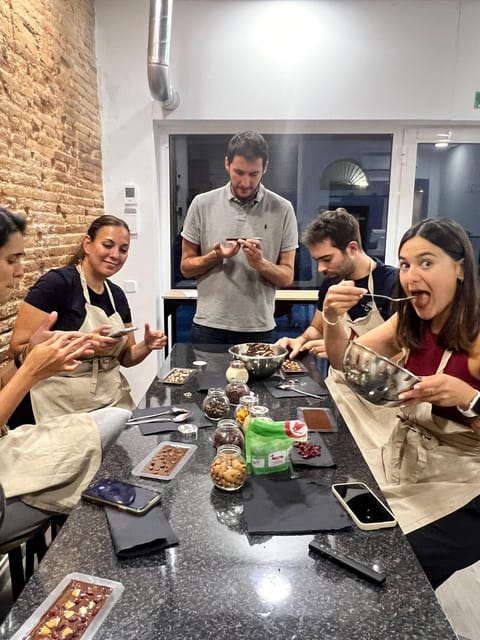 Bean to Bar Chocolate Workshop in Barcelona - Making your chocolate bar