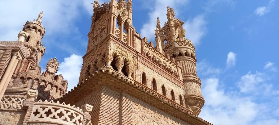 Benalmadena: Colomares Castle Tour with Entry Ticket - Following the Columbus story through the monument