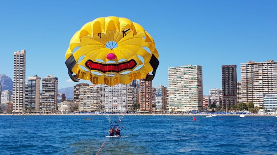 Benidorm: Parasailing Boat Trip with Costa Blanca Views - Optional splashdown and landing on the boat