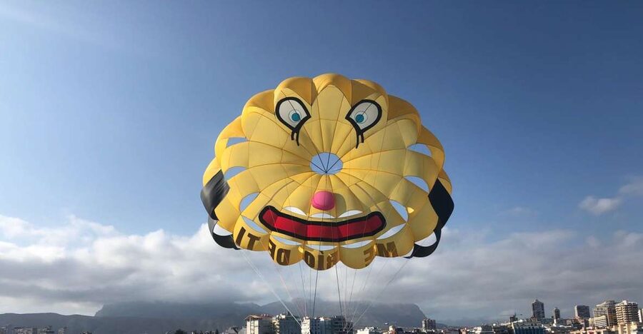 Benidorm: Parasailing Boat Trip with Costa Blanca Views - A quiet rise above Benidorm