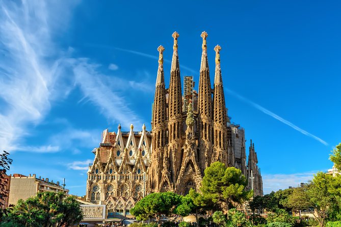 Best of Barcelona: Sagrada Familia & Park Guell Tour with Pick-up - Starting with pickup and Barcelona’s central sights