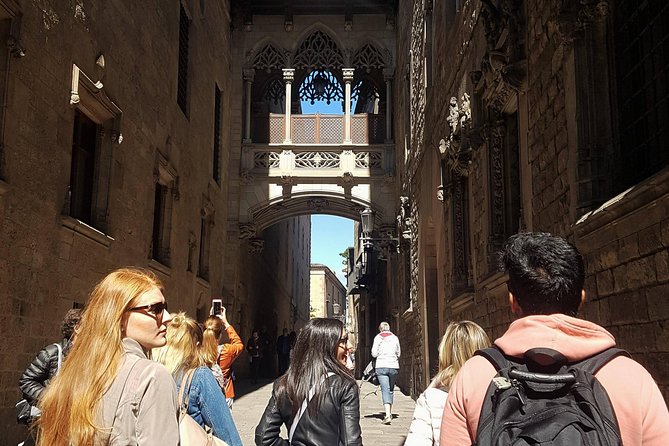 Best of Barcelona: Sagrada Familia & Park Guell Tour with Pick-up - Las Ramblas, Boqueria, and the old port