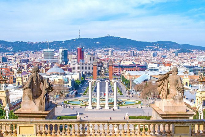 Best of Barcelona: Sagrada Familia & Park Guell Tour with Pick-up - Eixample and the modernist façades
