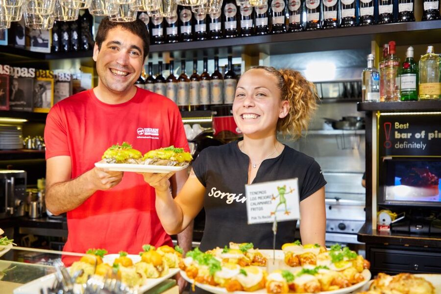 Bilbao: Exclusive Food & Wine Tasting Tour with Local Guide - Four drinks, from txakoli to Rioja