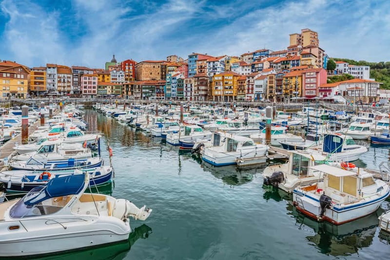 Bilbao: Gaztelugatxe, Bermeo, Mundaka, Gernika, & Wine Tour - Walking, weather, and mobility