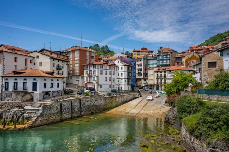 Bilbao: Gaztelugatxe, Bermeo, Mundaka, Gernika, & Wine Tour - Who should book this day trip?