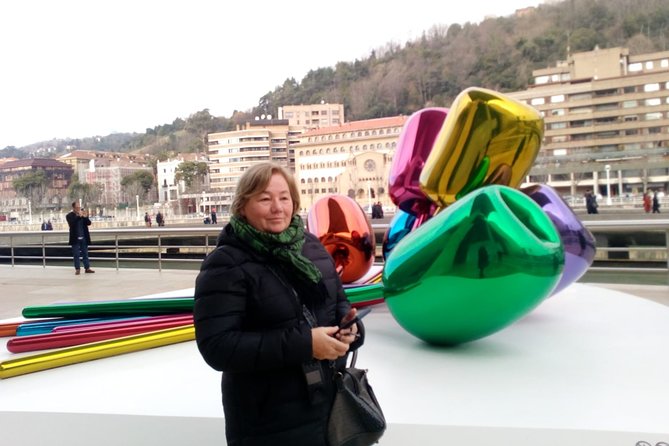 Bilbao: Guggenheim Like Never Before: VIP Access. Small Group.Top - Inside the museum: selected modern art