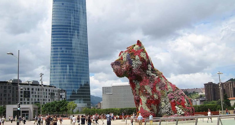 Bilbao: Guggenheim Museum Tour with Skip-the-Line Tickets - Inside the galleries: permanent and temporary displays