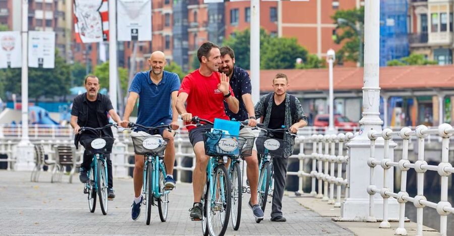Bilbao: Guided Highlights Small Group or Private E-Bike Tour - The Guggenheim from several useful angles