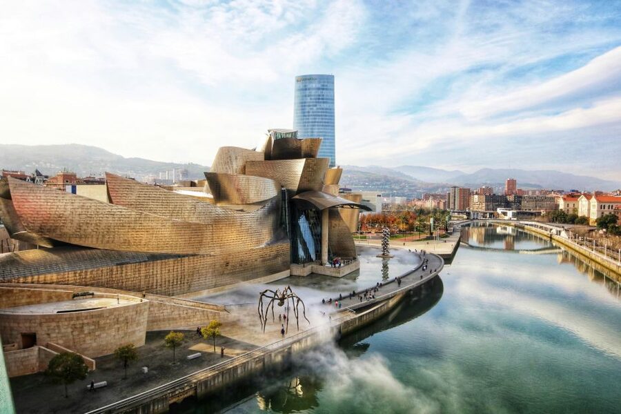 Bilbao: Private & Exclusive Guggenheim Museum Guided Tour - Why the Guggenheim Building Deserves Its Own Tour