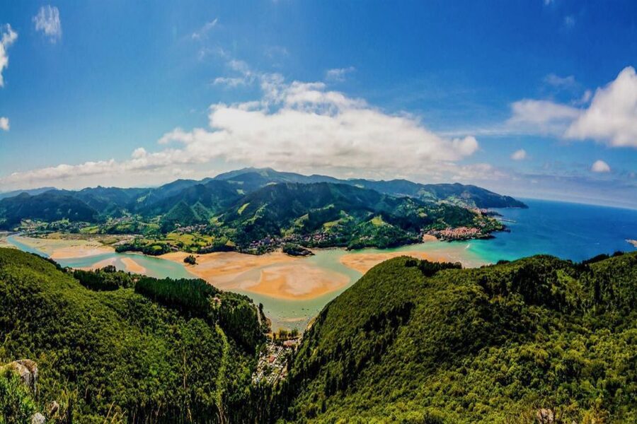 Bizkaia Bridge, Gaztelugatxe, Bermeo and Gernika from Bilbao - Farmhouses and Butrón Castle on the inland road