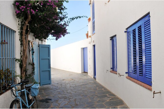 Boat Trip to Cadaqués from Roses with STOP 1:30h/2H/ in Cadaqués - The Salvador Dalí question