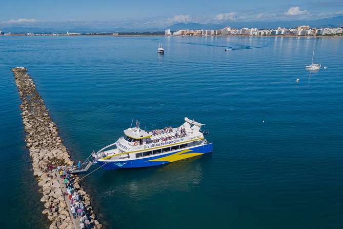 Boat Trip to Cadaqués from Roses with STOP 1:30h/2H/ in Cadaqués - Arriving in Cadaqués from the water