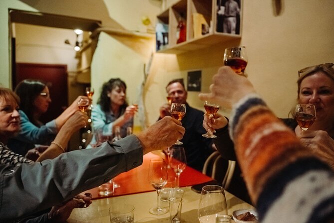 Bohemian Barcelona Neighborhood Evening Tapas & Wine Tour - Stop one: Santagustina begins with Cava
