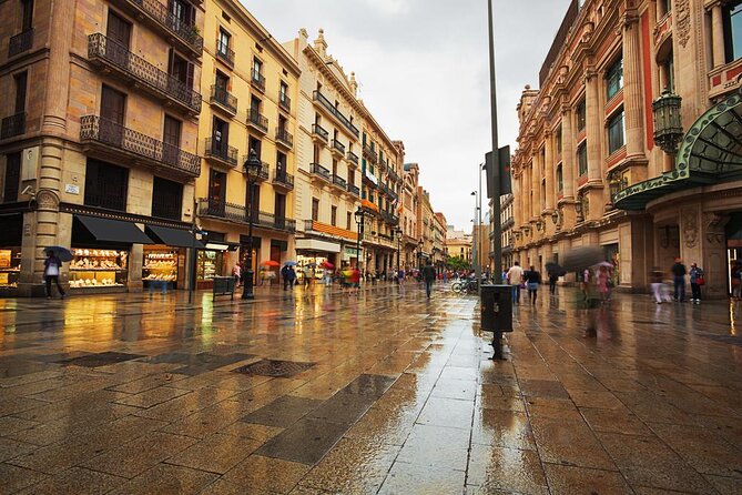 Bohemian Barcelona Neighborhood Evening Tapas & Wine Tour - Stop three: La Palma de Bellafila finishes with Catalan flavors