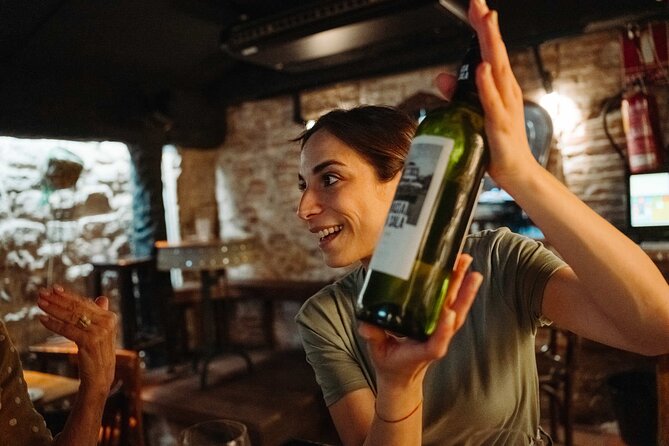 Bohemian Barcelona Neighborhood Evening Tapas & Wine Tour - How much food and wine should you expect?