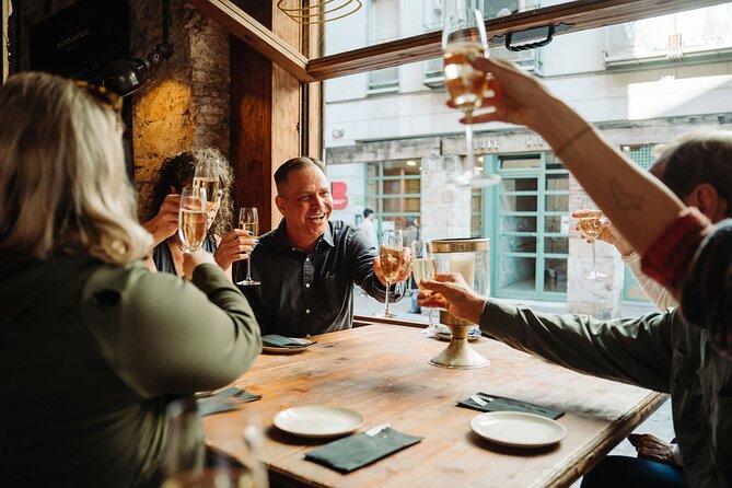 Bohemian Barcelona Neighborhood Evening Tapas & Wine Tour - What the small group changes