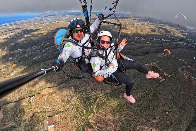 BRONZE tandem paragliding flight in South Tenerife, free pick up - The approach to La Caleta beach