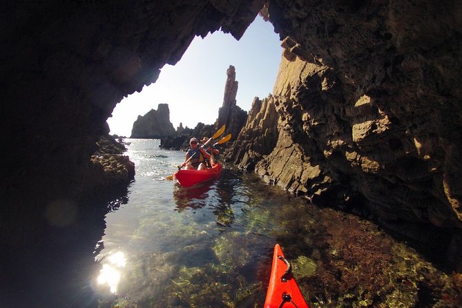 Cabo de Gata Active. Guided kayak and snorkel route through coves of the Natural Park - What the guides add