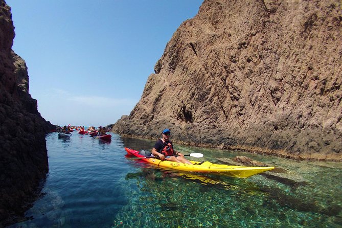 Cabo de Gata Active. Guided kayak and snorkel route through coves of the Natural Park - Who will enjoy this most?
