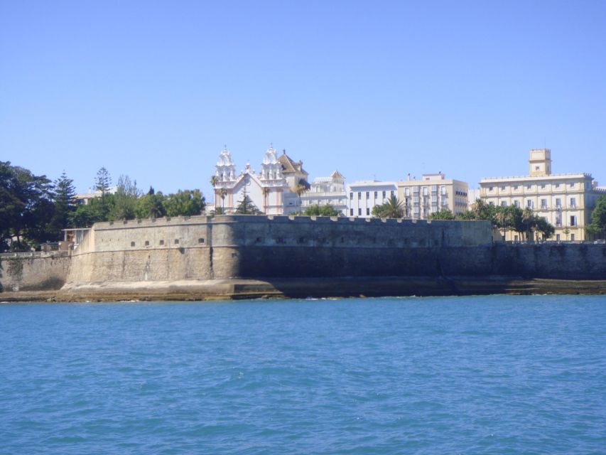 Cádiz: Bay of Cádiz Catamaran Tour with Host - What the 75 minutes actually feel like
