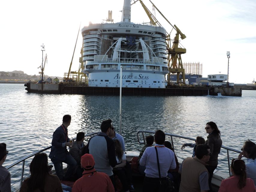 Cádiz: Bay of Cádiz Catamaran Tour with Host - The sailing question: motor cruise or wind-powered trip?