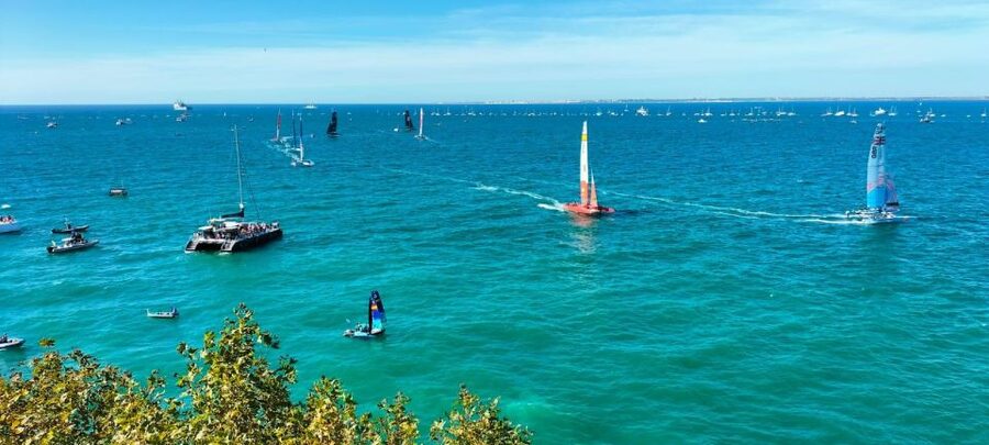 Cádiz: Bay of Cádiz Catamaran Tour with Host - The audio guide and onboard atmosphere
