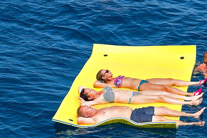 Cala Salada and Unspoiled North Beach Tour. Snorkelling and Aquarium - Crowding, comfort, and family considerations