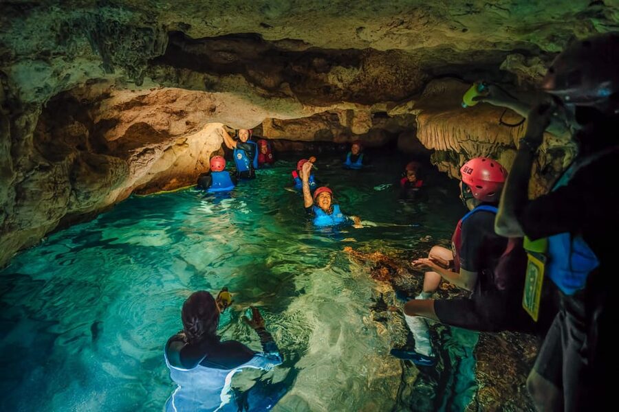 Cala Varques: Guided Sea Caves Kayak & Snorkeling Expedition - Cala Falcó and the changing coastal views