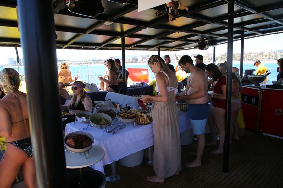Cambrils: Catamaran Cruise with Drinks and BBQ Lunch Option - Drinks, snacks, and the BBQ lunch