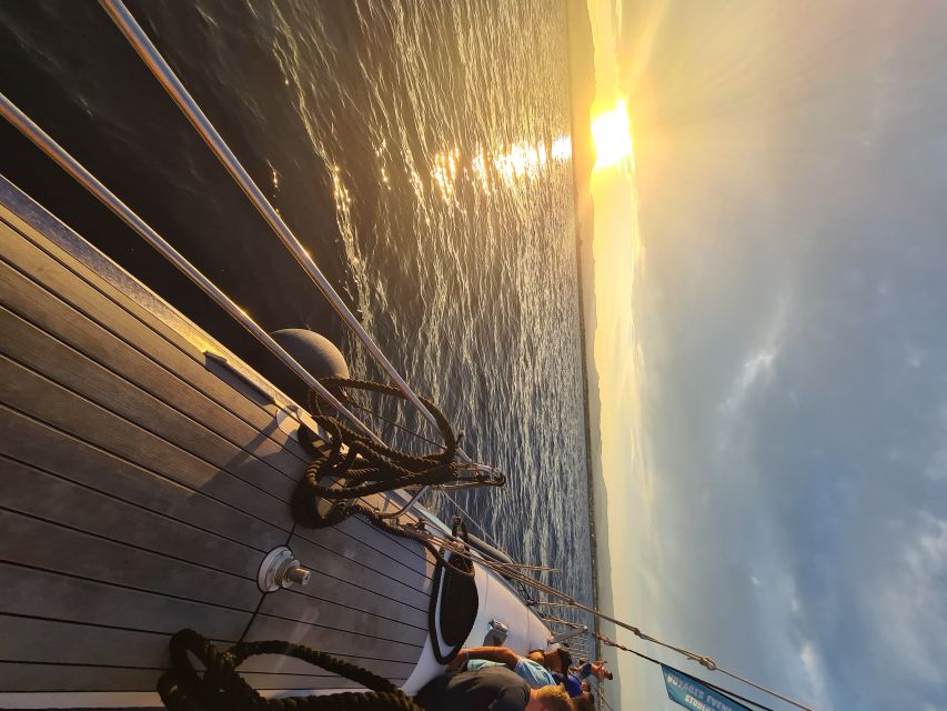 Cambrils: Costa Dorada Sunset Catamaran Cruise with Drinks - What the 4.4 rating tells you