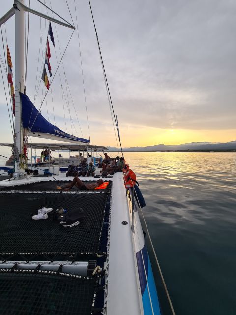 Cambrils: Costa Dorada Sunset Catamaran Cruise with Drinks - How the experience works for families and celebrations