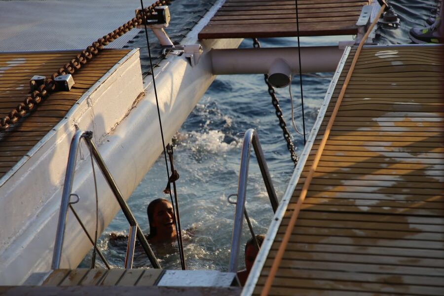 Cambrils: Sunset Catamaran Cruise with Drinks - Sunset on the return to Cambrils