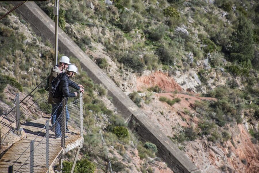 Caminito del Rey: Guided Hiking Tour with Entrance Tickets - What the guide adds to the experience