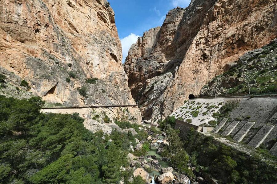 Caminito del Rey: Guided Tour with 1 Drink and Shuttle Bus - Meeting at El Chorro and taking the shuttle north
