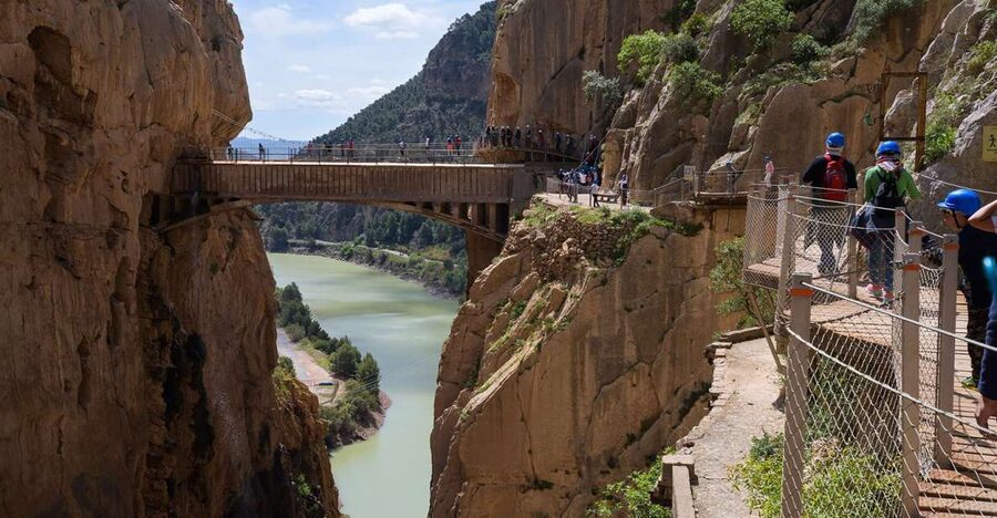 Caminito del Rey: Guided Tour with 1 Drink and Shuttle Bus - Seven kilometers through the El Chorro Gorge