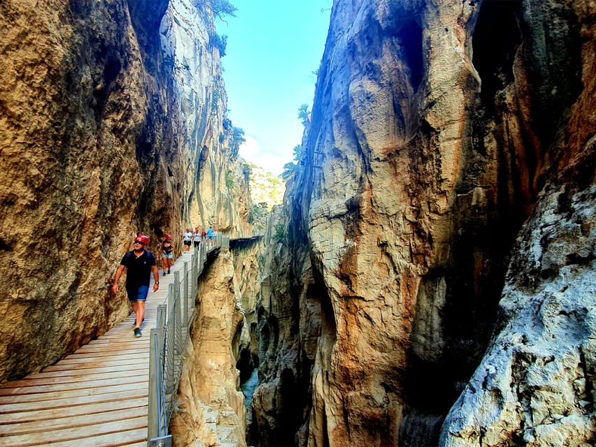 Caminito del Rey: Tour with Official Guide and Drink - Who should book this walk?