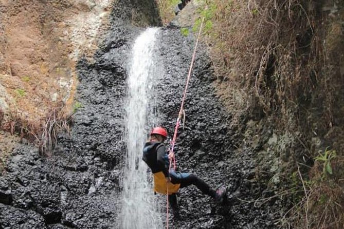 CANYONING aquatic and fun route in Gran Canaria - How the small-group format affects the day