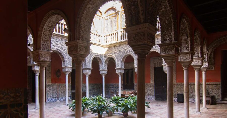 Casa de Salinas Entry Ticket with Audio Guide - Why Casa de Salinas feels different from Seville’s big palaces