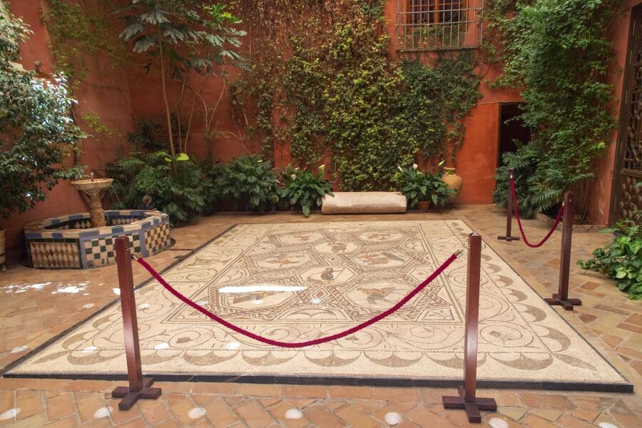 Casa de Salinas Entry Ticket with Audio Guide - Location and planning your Old Town day
