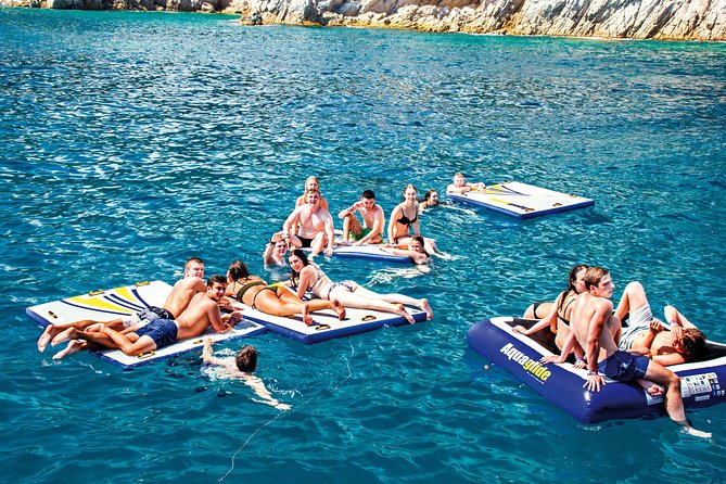 Catamaran ride -Costa Brava with barbecue and drinks. Familiar. - Anchoring near the sheltered swimming cove