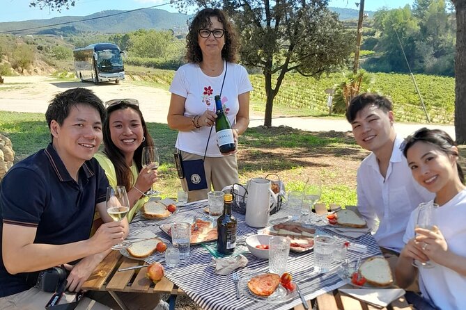 Cava tour to 3 family wineries with hotel pick-up - Vins El Cep: A peaceful final tasting