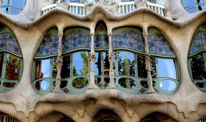 Complete Gaudi Tour: Casa Batllo, Park Guell & Sagrada Familia - Why this half-day Gaudí route works