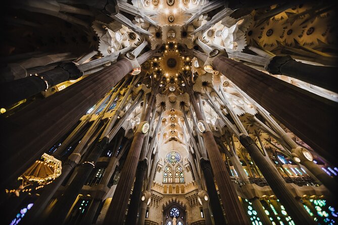 Complete Gaudi Tour: Casa Batllo, Park Guell & Sagrada Familia - A short break in Eixample