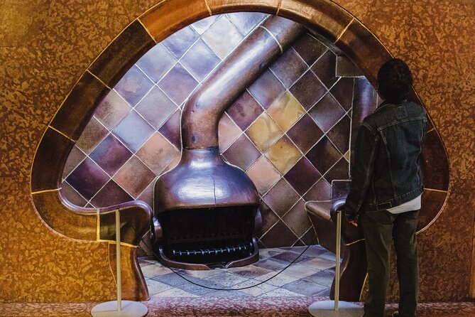 Complete Gaudi Tour: Casa Batllo, Park Guell & Sagrada Familia - Guides who make the architecture easier to read