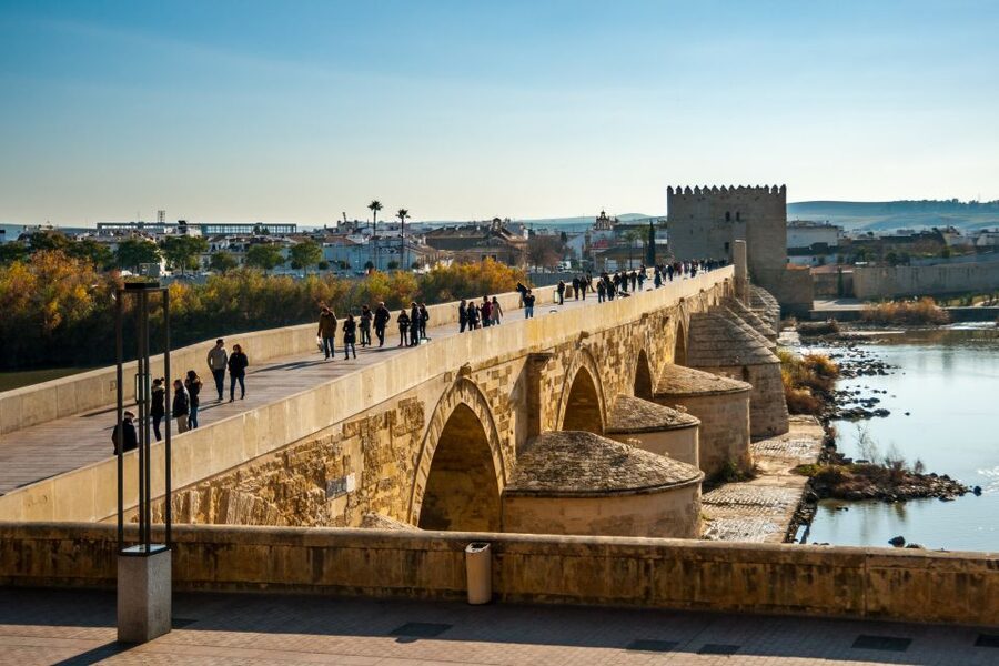 Córdoba: City Sightseeing Hop-On Hop-Off Bus Tour - The included Judería walk at 6pm